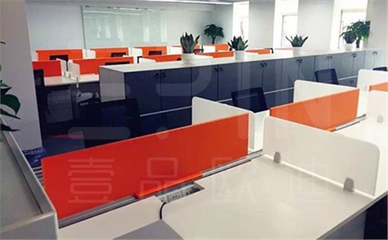 企業(yè)屏風(fēng)辦公桌選購(gòu)要注意哪些方面的問題