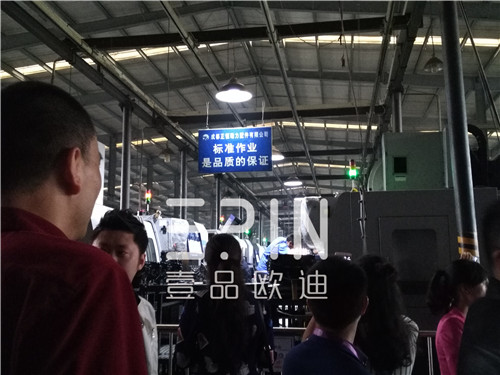 在劉總親自帶隊參觀正恒動力生產(chǎn)車間環(huán)節(jié)，近距離走進(jìn)這樣的億元級企業(yè)，不管是先進(jìn)的生產(chǎn)設(shè)備還是完善的生產(chǎn)及管控流程都讓壹品歐迪小編無比震撼。 正恒動力廠區(qū)及車間風(fēng)貌