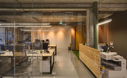 企業(yè)使用屏風辦公桌有什么優(yōu)勢呢?